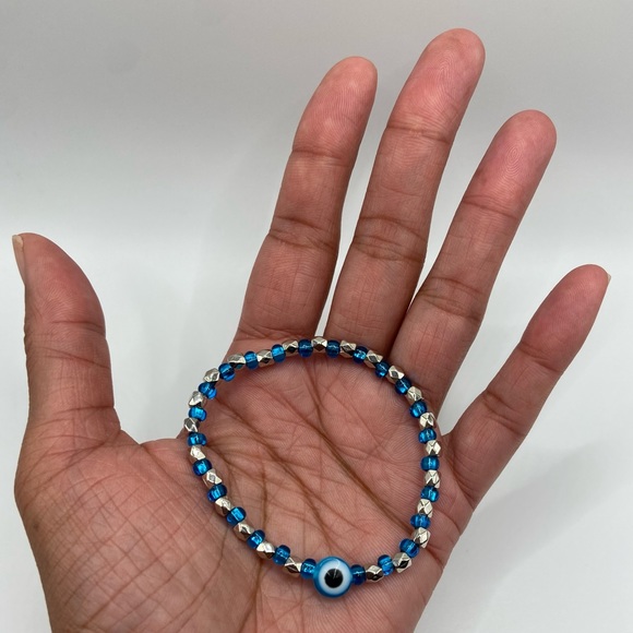 Evil Eye Trendy Stretch Bead Bracelet - Picture 1 of 3